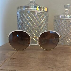 Elegant Gold and Brown Sunglasses